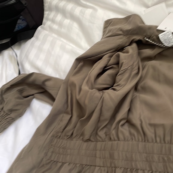 Magaschoni Lightweight Moisture Wicking Zip Jacket - Picture 8 of 9